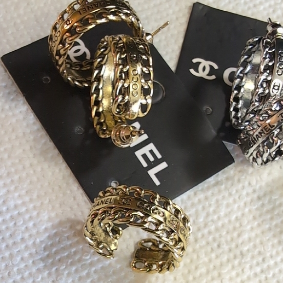 CHANEL Gold and Silver Textured Earrings - Picture 3 of 14